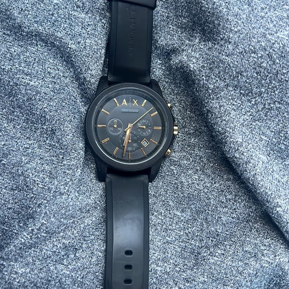 Armani exchange watch black and gold rubber material - Picture 5 of 6